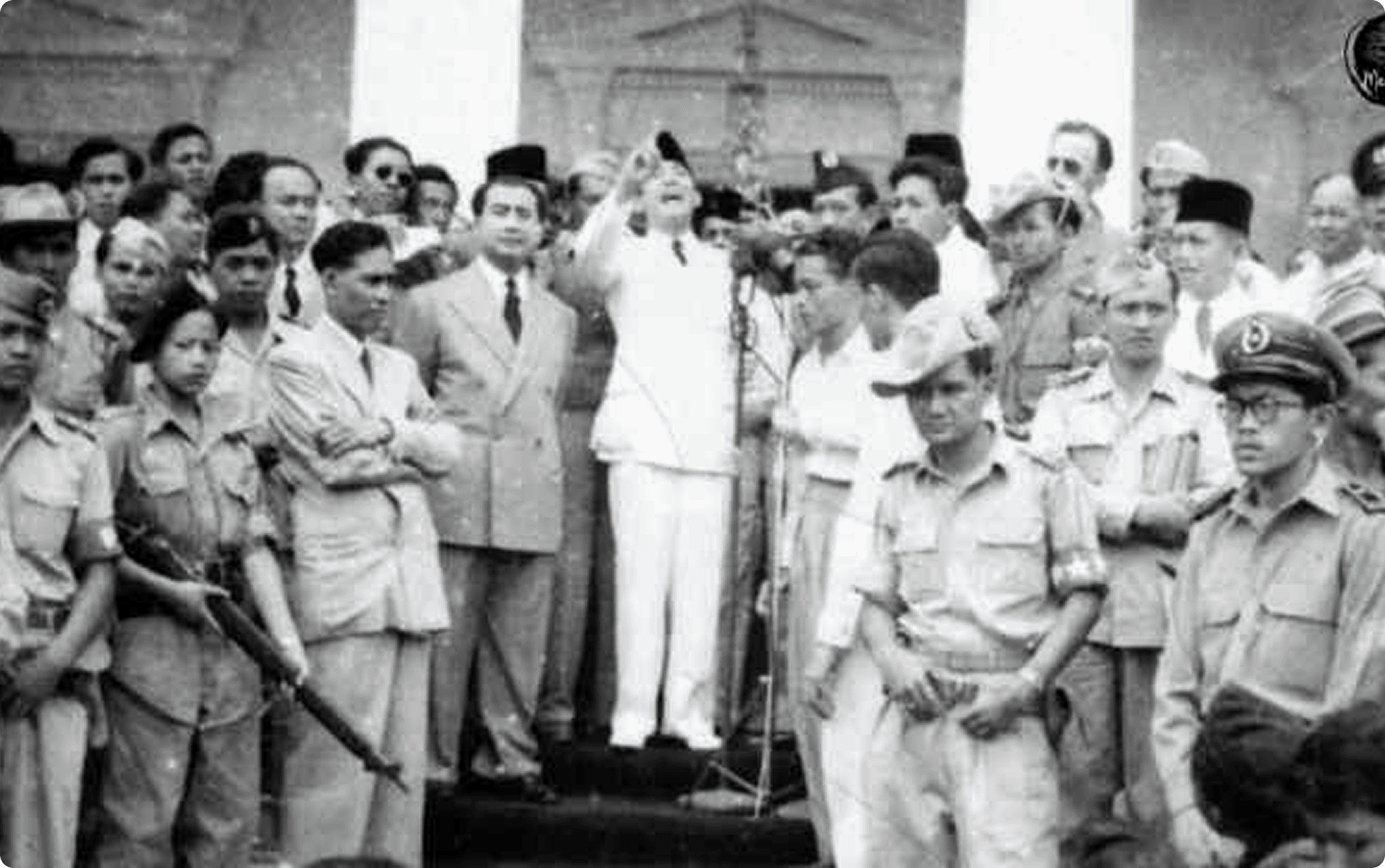 Pertama kali Berdiri di Indonesia